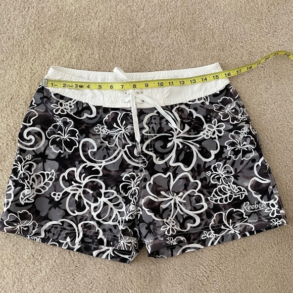 Reebok Woman’s Activewear Running Shorts, Sz S - Picture 3 of 8